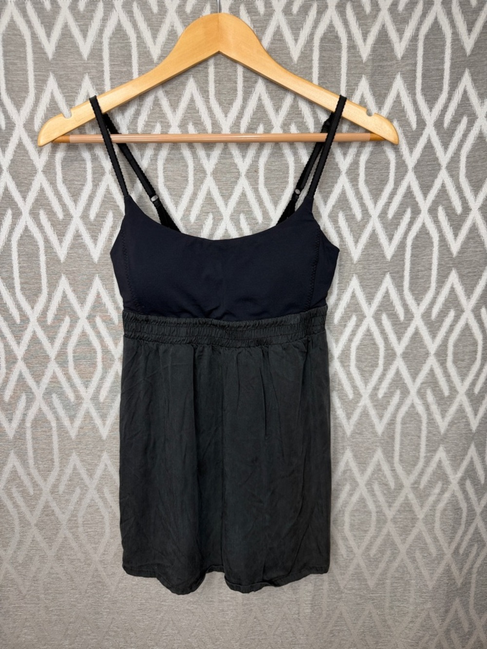 lululemon athletica Black Workout Top Size: 4